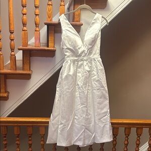 Elegant White Sleeveless Dress